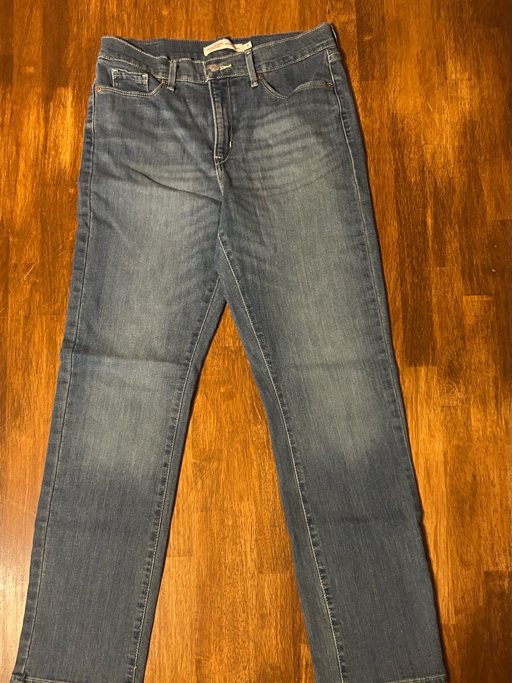 Levi's Women's Straight Leg Jeans in Medium Blue Wash